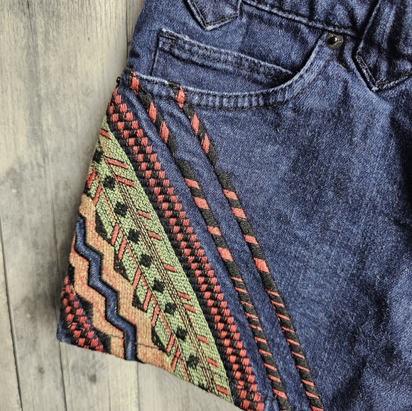 BDG Embroidered Denim Shorts 27 - Picture 2 of 7
